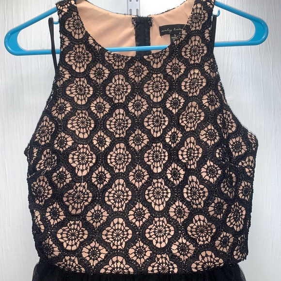 juniors dress!! worn once at a school formal. - Picture 3 of 5